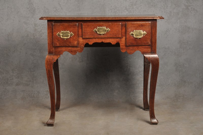 Early 18th Century Walnut Lowboy / Side Table