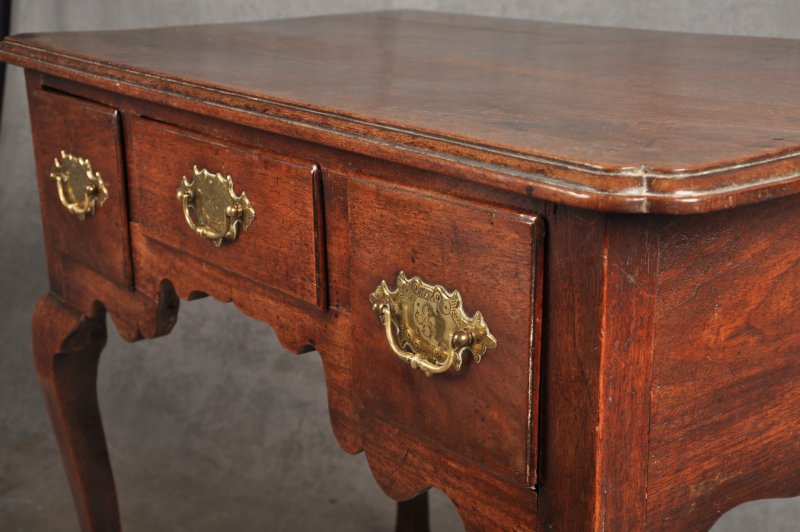 Early 18th Century Walnut Lowboy / Side Table