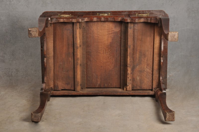 Early 18th Century Walnut Lowboy / Side Table