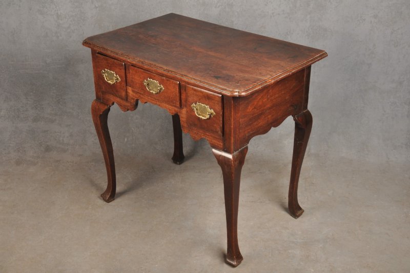 Early 18th Century Walnut Lowboy / Side Table