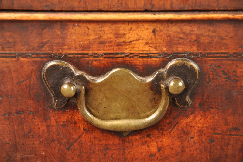 Important Early 18th Century Walnut Kneehole Desk