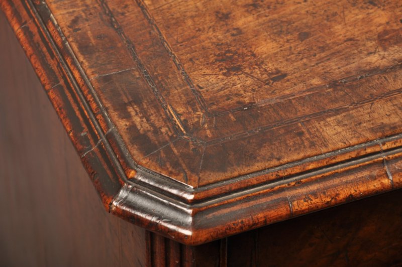Important Early 18th Century Walnut Kneehole Desk