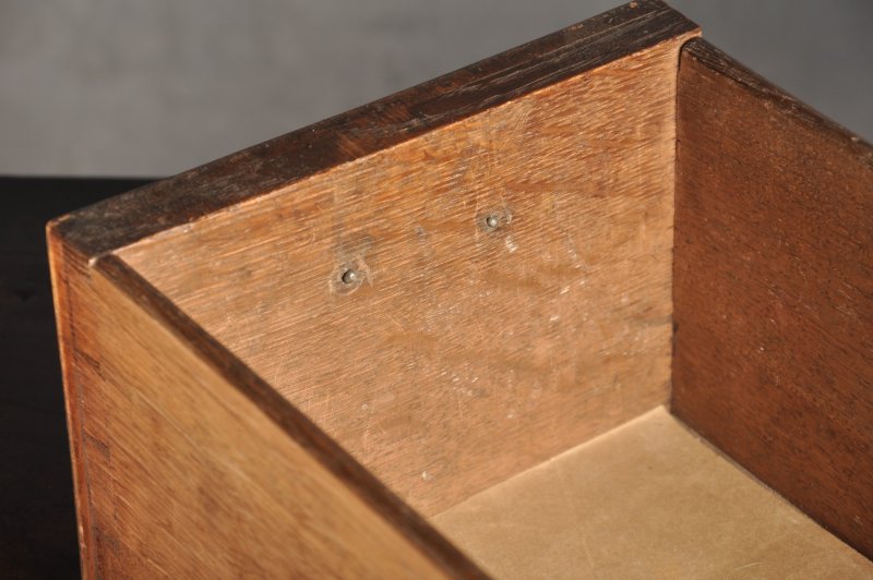 Important Early 18th Century Walnut Kneehole Desk