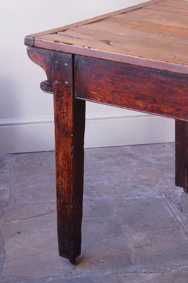 English 18th Century Oak Farmhouse Dining Table - Image 5