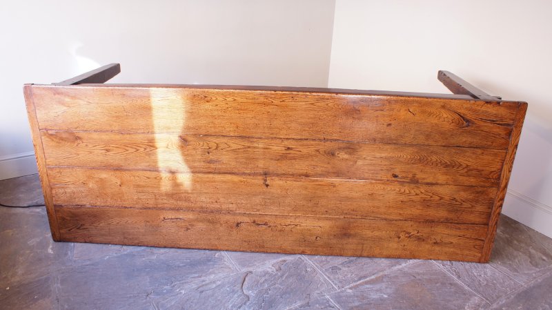 English 18th Century Oak Farmhouse Dining Table - Image 12