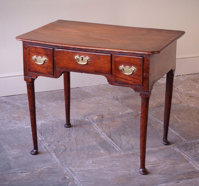 18th Century Elm Lowboy / Side Table