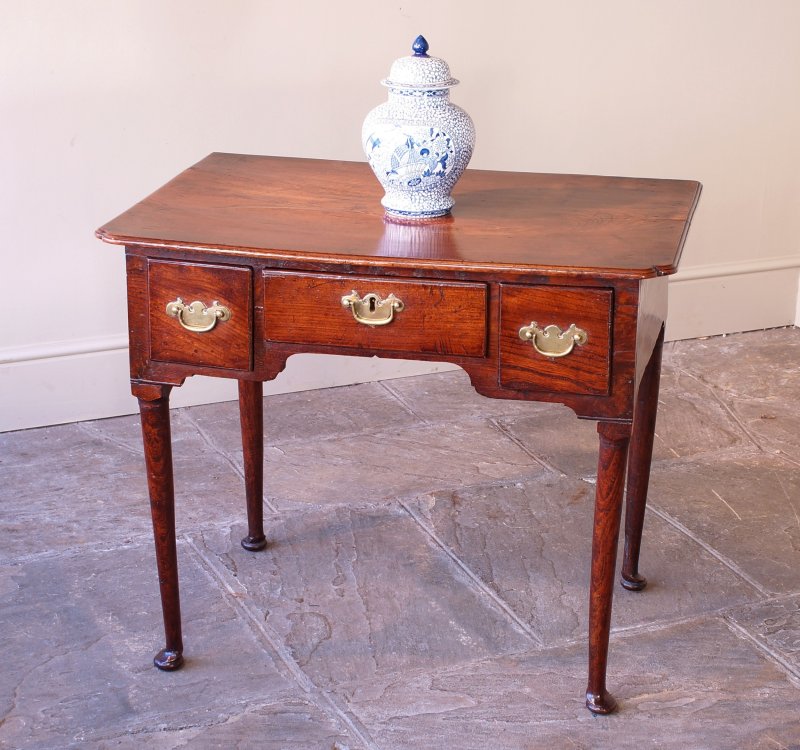 18th Century Elm Lowboy / Side Table - Image 7