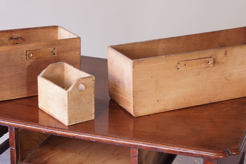 18th Century Elm Lowboy / Side Table - Image 8