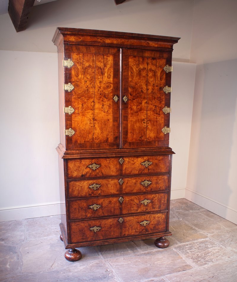 Fine Early 18th Century Walnut Cabinet On Chest