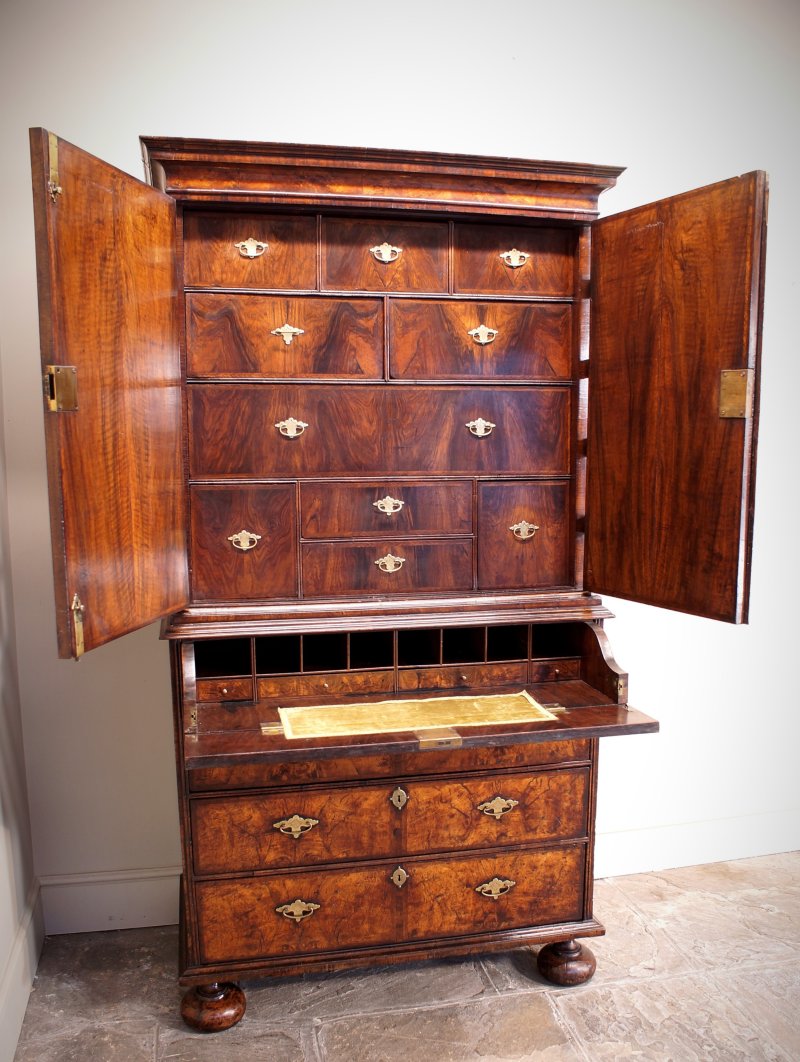 Fine Early 18th Century Walnut Cabinet On Chest - Image 12