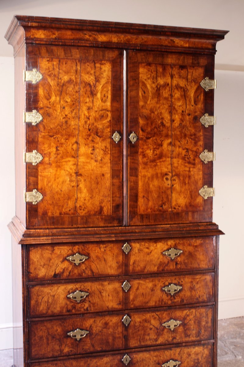 Fine Early 18th Century Walnut Cabinet On Chest - Image 13