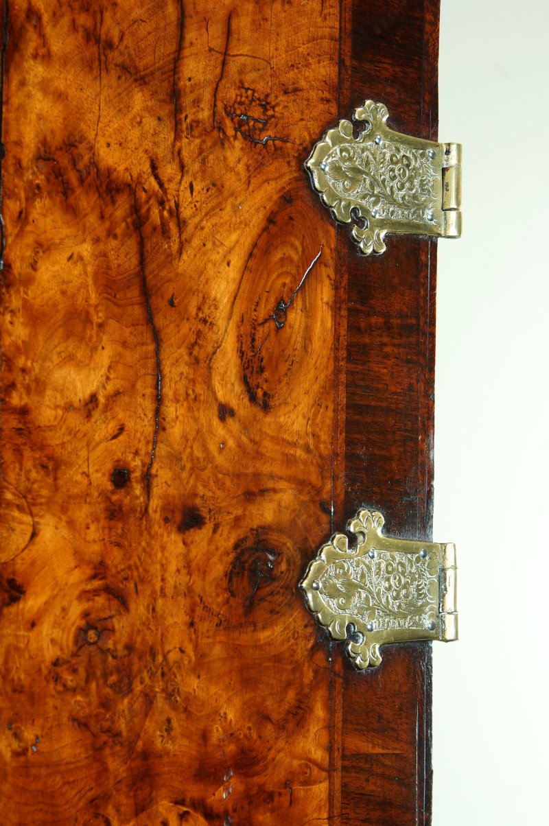 Fine Early 18th Century Walnut Cabinet On Chest - Image 15