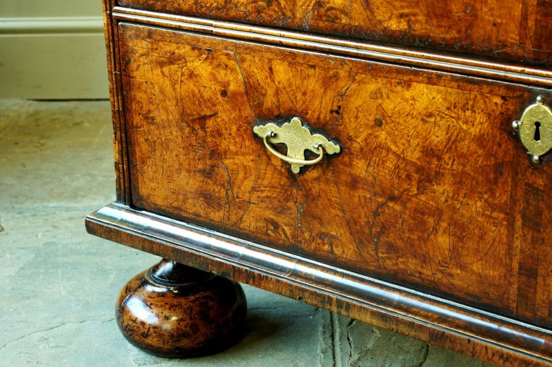 Fine Early 18th Century Walnut Cabinet On Chest - Image 20