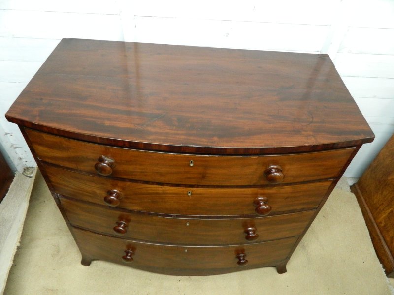 Victorian Mahogany Bow Front Chest of Drawers - Image 2