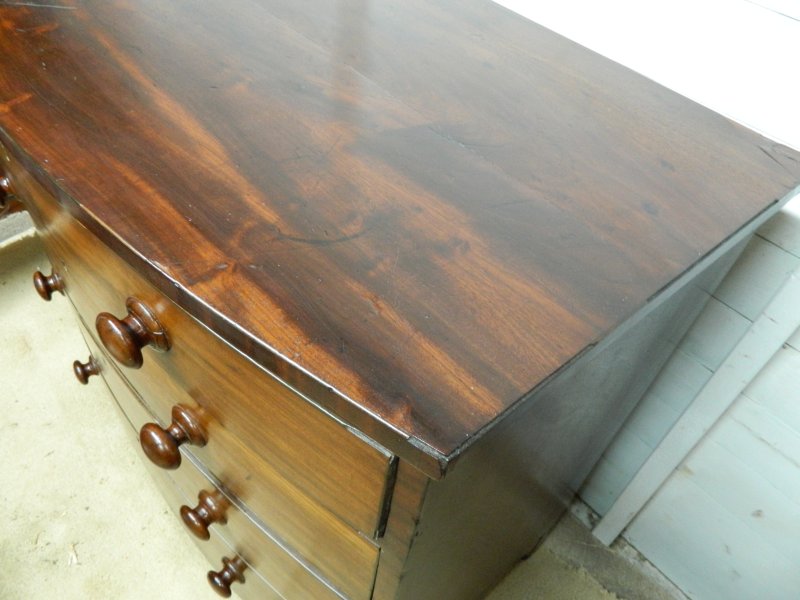 Victorian Mahogany Bow Front Chest of Drawers - Image 3