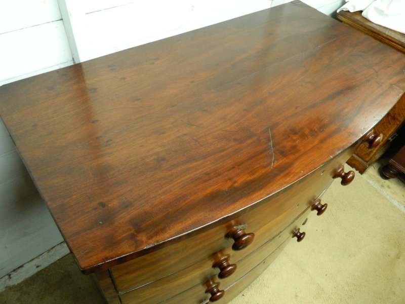 Victorian Mahogany Bow Front Chest of Drawers - Image 4