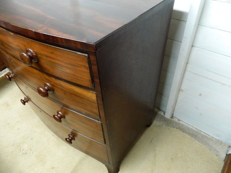 Victorian Mahogany Bow Front Chest of Drawers - Image 7