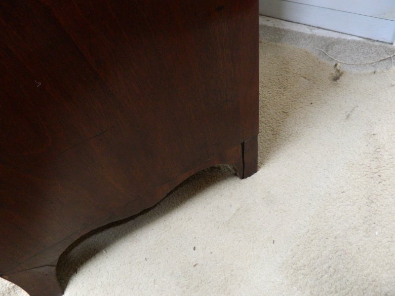 Victorian Mahogany Bow Front Chest of Drawers - Image 8