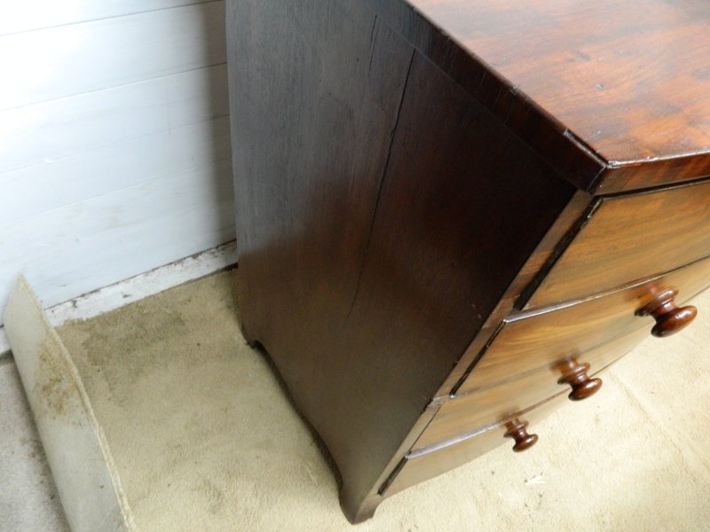Victorian Mahogany Bow Front Chest of Drawers - Image 9