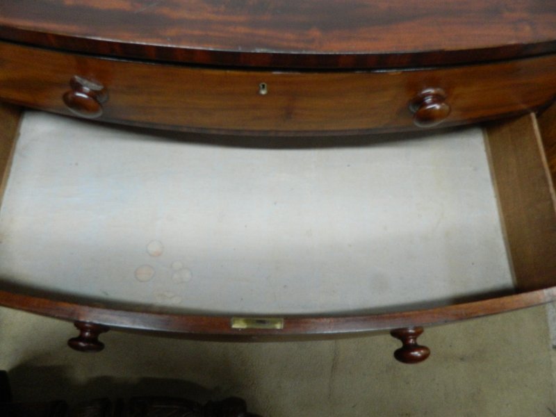Victorian Mahogany Bow Front Chest of Drawers - Image 10