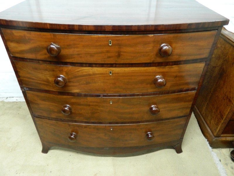 Victorian Mahogany Bow Front Chest of Drawers - Image 11