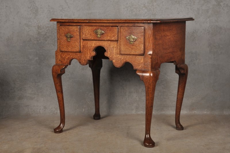 Early 18th Century Oak Lowboy - Image 3
