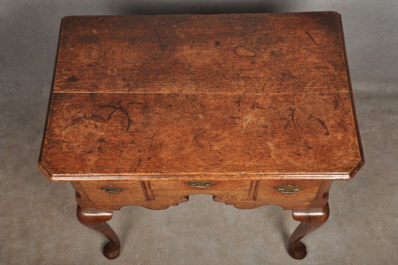 Early 18th Century Oak Lowboy - Image 4
