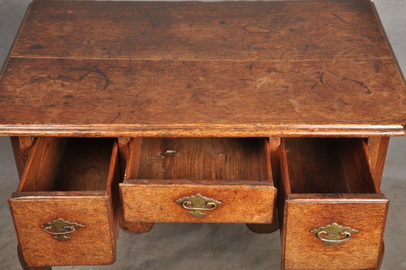Early 18th Century Oak Lowboy - Image 5