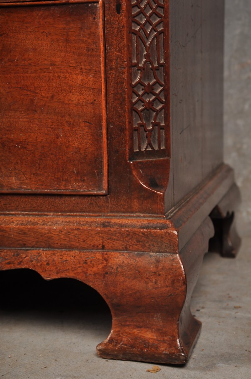 Fine 18th Century Mahogany Chippendale Chest Of Drawers - Image 4
