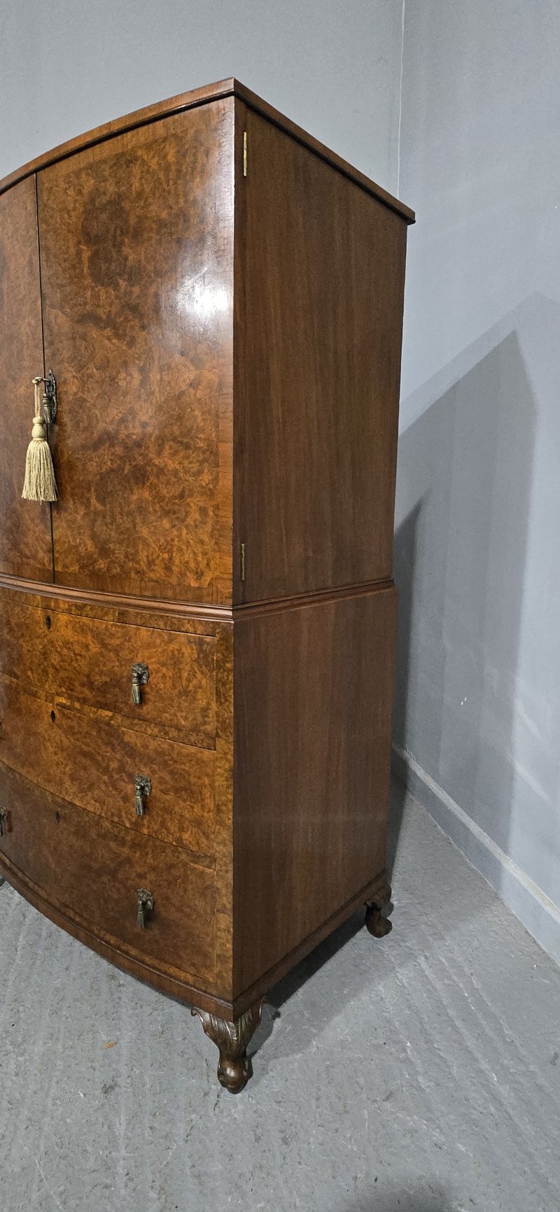 Super Quality Burr Walnut Linen Press of Small Proportions - Image 15