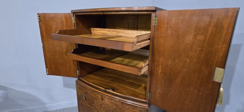 Super Quality Burr Walnut Linen Press of Small Proportions - Image 10