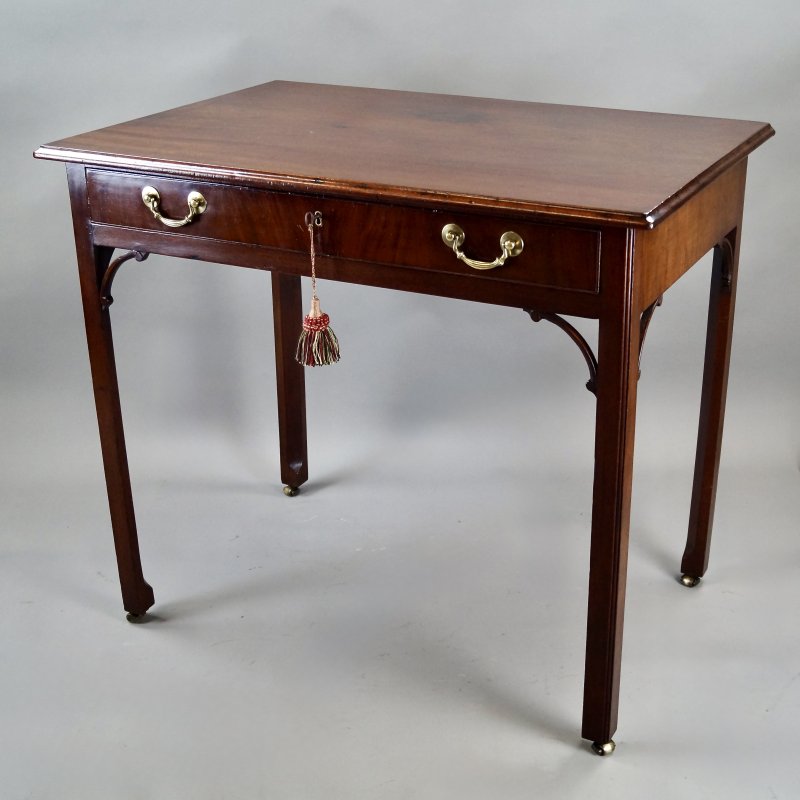 A George III Mahogany Side Table - Image 2
