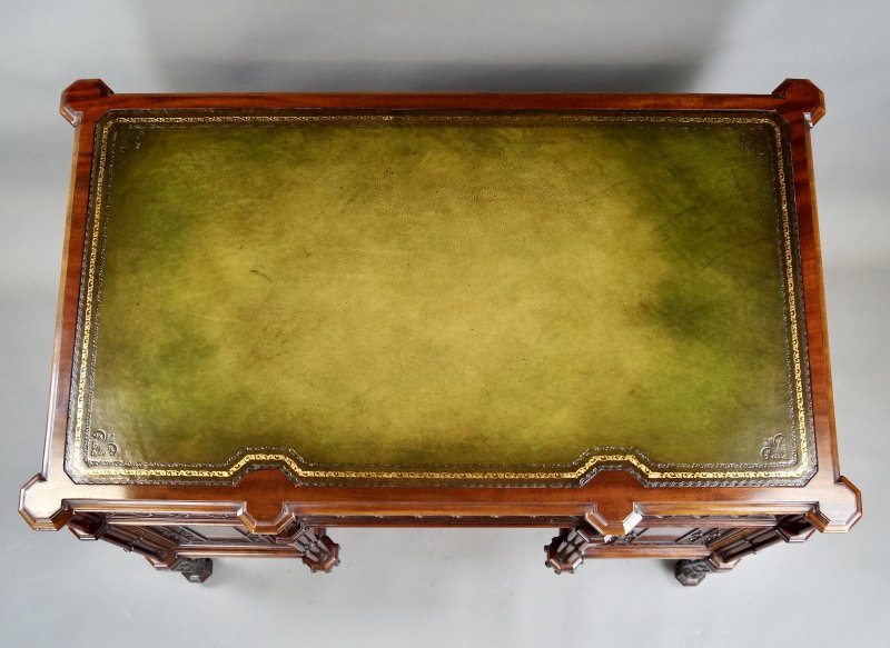 A superb Chippendale design mahogany Gothic revival desk - Image 3