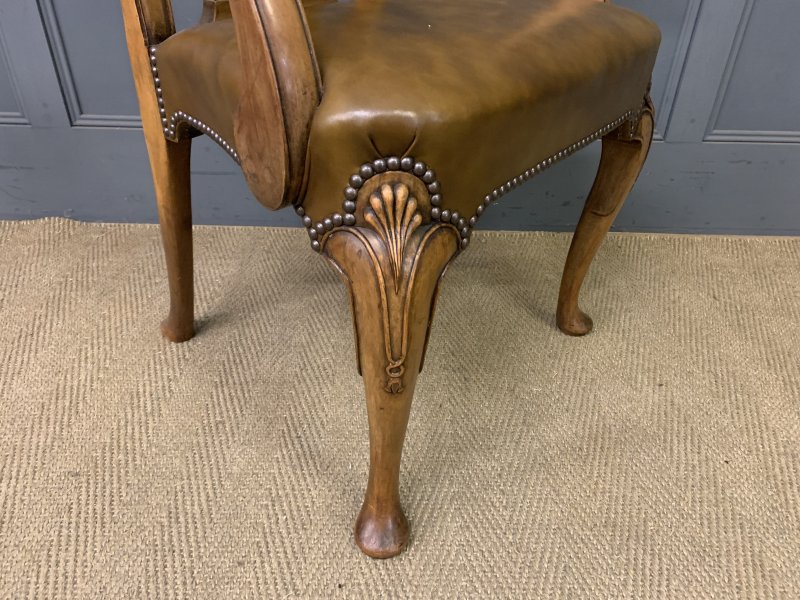 Waring & Gillow Set of 8 Queen Anne Style Chairs - Image 17