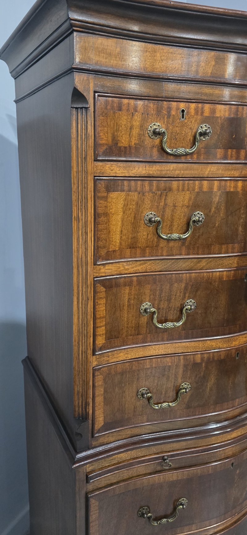 Super Mahogany Serpentine Chest on Chest of Drawers - Image 4