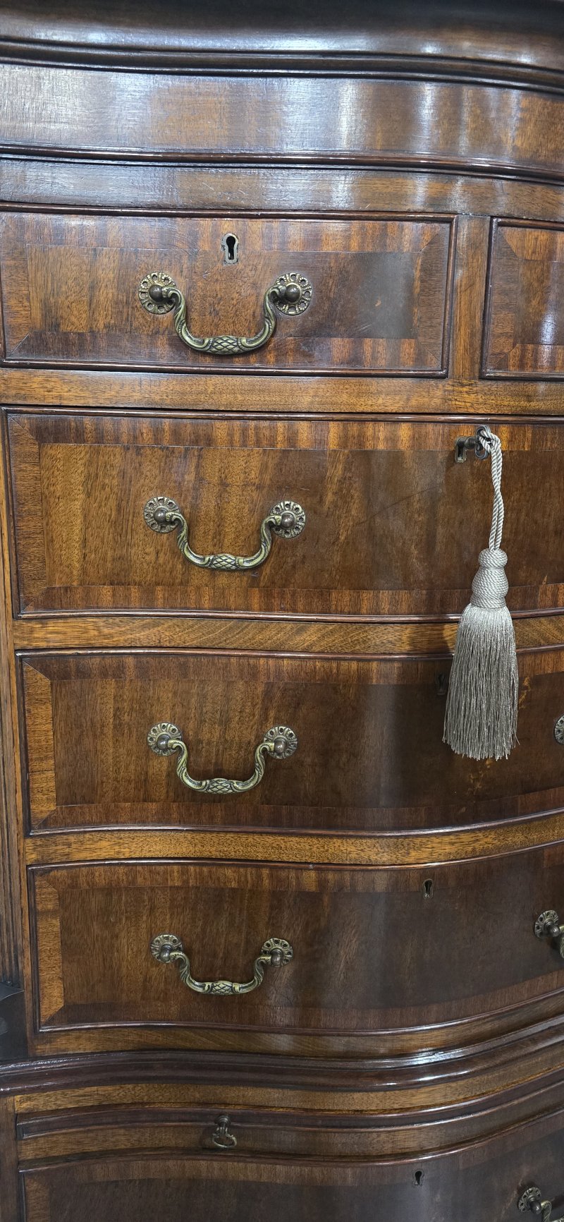 Super Mahogany Serpentine Chest on Chest of Drawers - Image 12