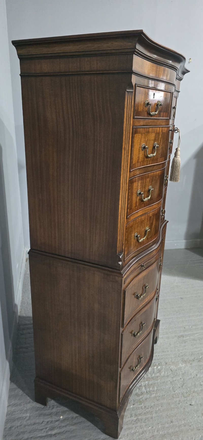 Super Mahogany Serpentine Chest on Chest of Drawers - Image 6
