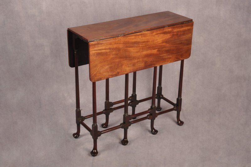 Fine 18th Century Mahogany Spider Table