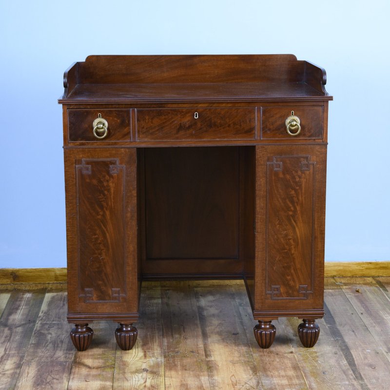 Mahogany Cabinet in the Manner of Gillow of London & Lancaster - Image 5