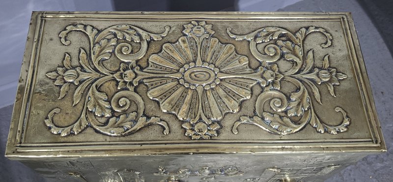 Top Quality Victorian Log Bin - Image 8