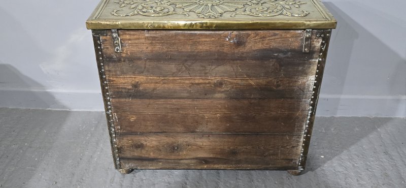 Top Quality Victorian Log Bin - Image 3