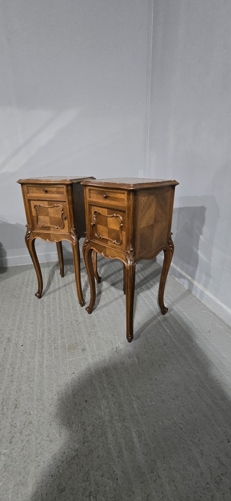 Top Quality Pair French Walnut Bedside Lamp Tables - Image 7