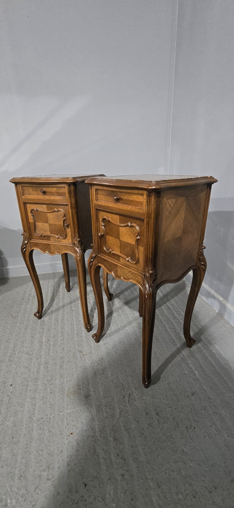 Top Quality Pair French Walnut Bedside Lamp Tables - Image 9