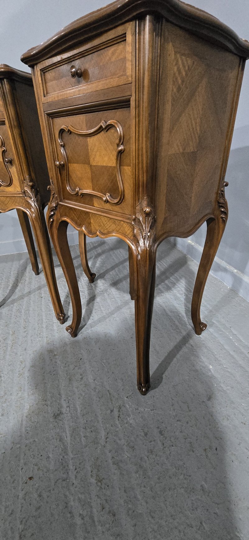 Top Quality Pair French Walnut Bedside Lamp Tables - Image 13