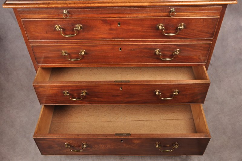 Fine 18th Century Mahogany Chest Of Drawers