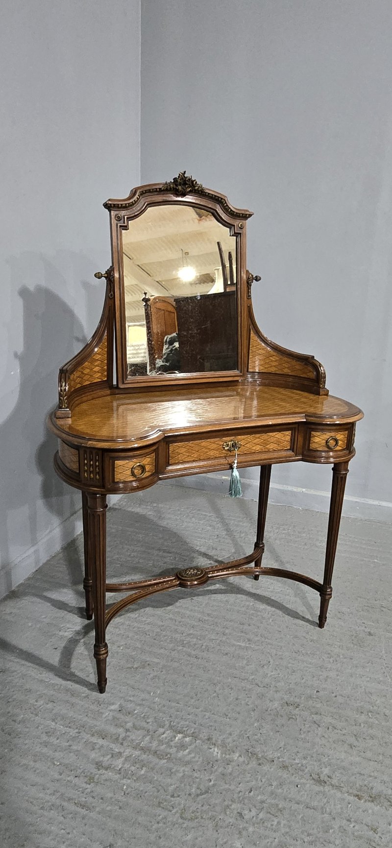Fine French Dressing Table