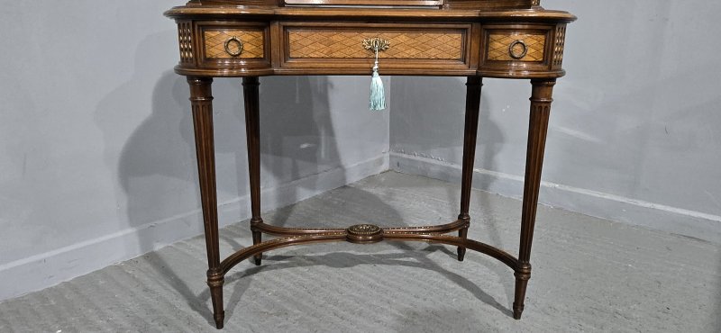 Fine French Dressing Table