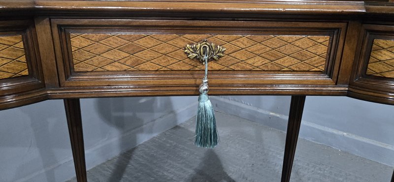 Fine French Dressing Table