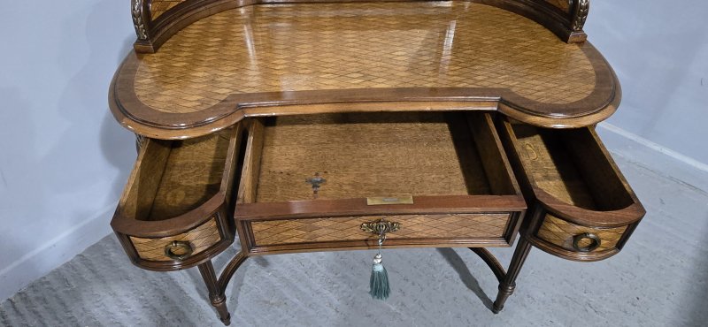 Fine French Dressing Table
