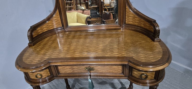 Fine French Dressing Table